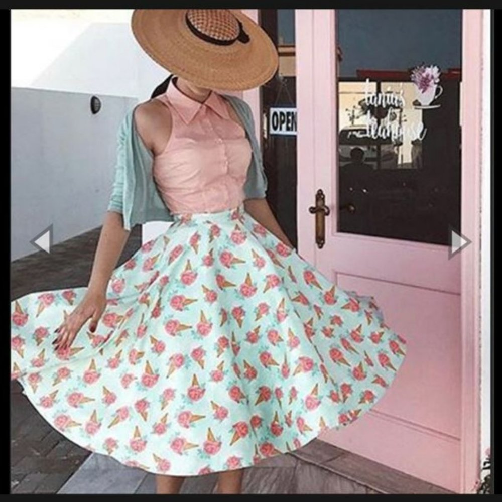 Modcloth Pinup Vintage Voodoo Vixen Amy Floral Ice Cream print Skirt